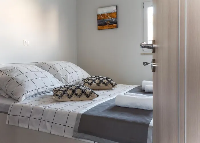 Sirenis 特罗吉尔